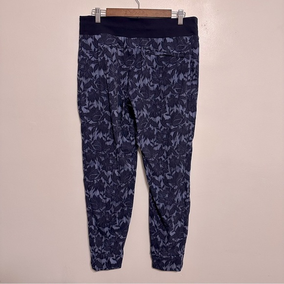 Athleta Trekkie North Jogger Pants Ethereal Bloom Blue Floral Size 12 - Picture 4 of 8